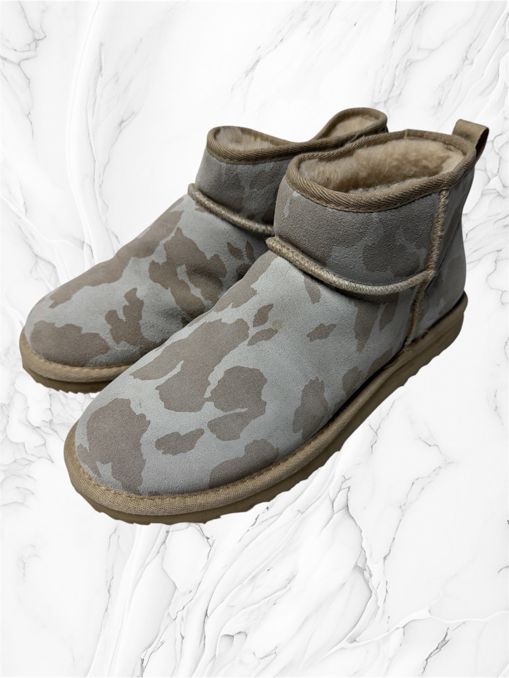 Alpine Design gray & Beige cow print Shearling Ankle boots sz 10